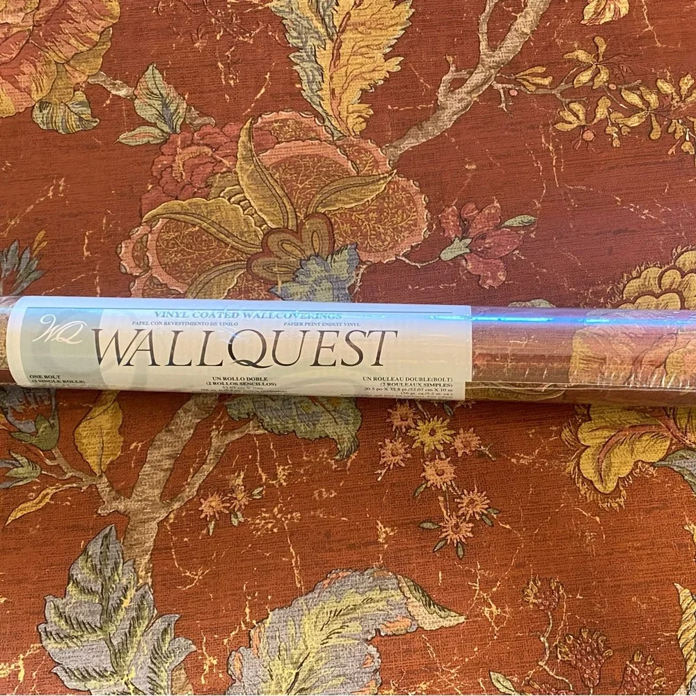 Wallquest wallpaper double roll. Floral Patterned in Warm Tones. New in pack